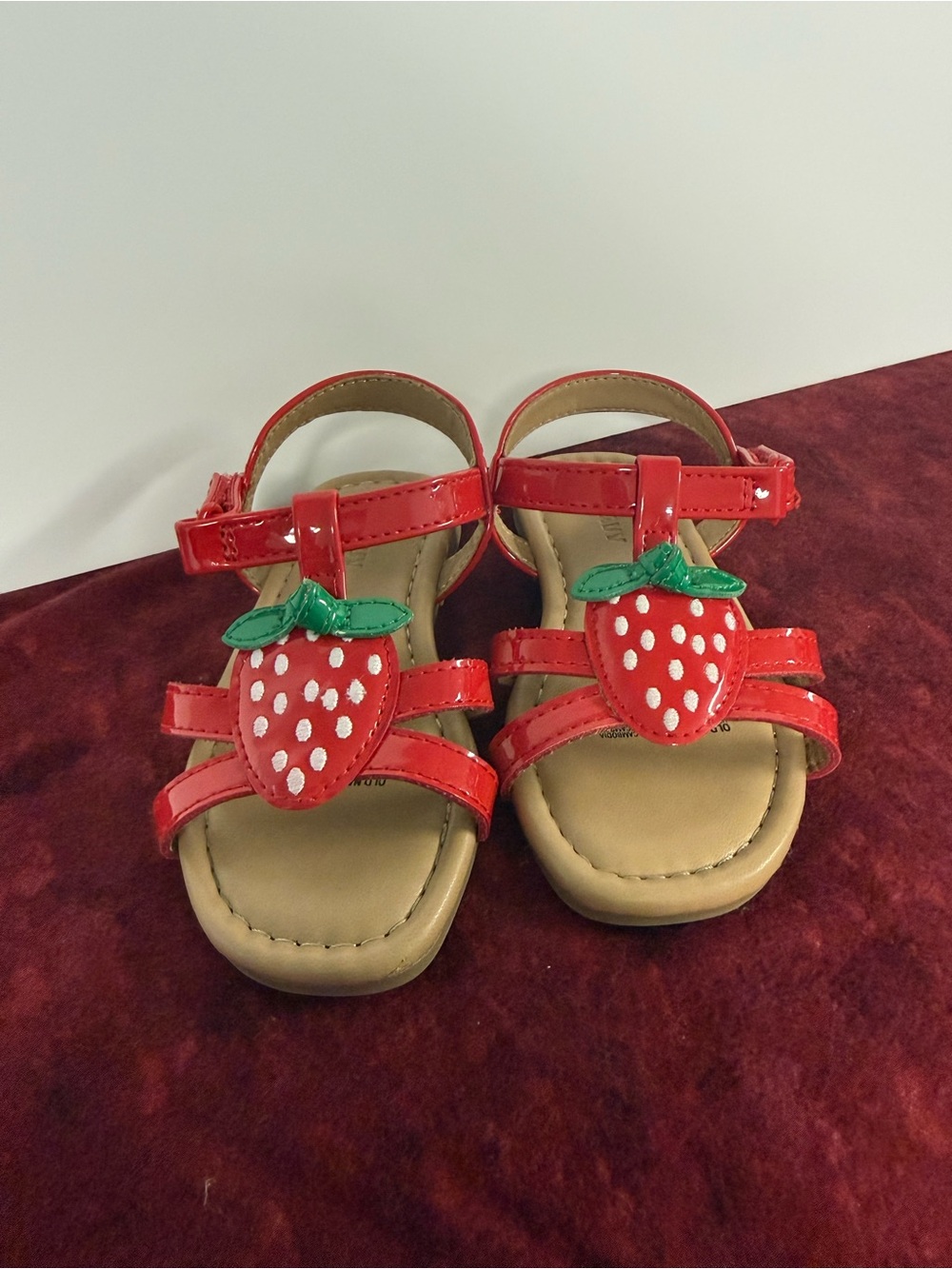 Old Navy Girls Size 7 Strawberry Sandals Red Patent Strappy Summer Shoes
